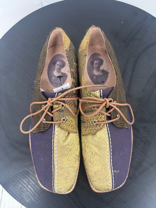 Circular by M.A.Dainty Oxford shoe
